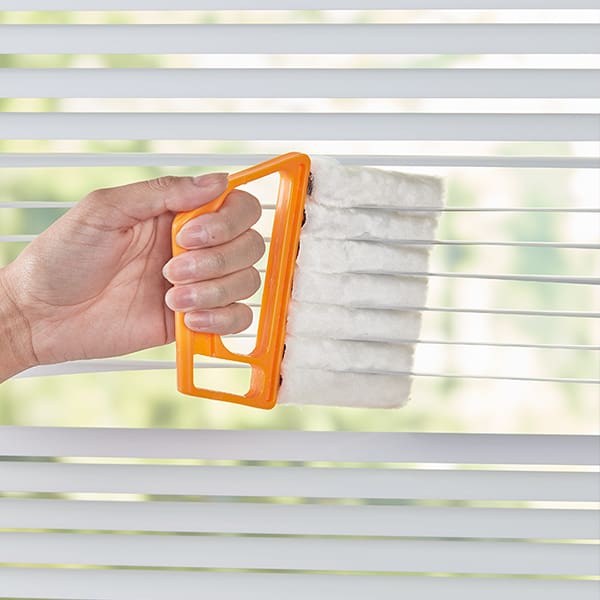 BlindsBrush, innovatív, extra puha mikroszálas kefe, amely egyszerre mindkét oldalról tisztítja a redőnyöket! - Image 2