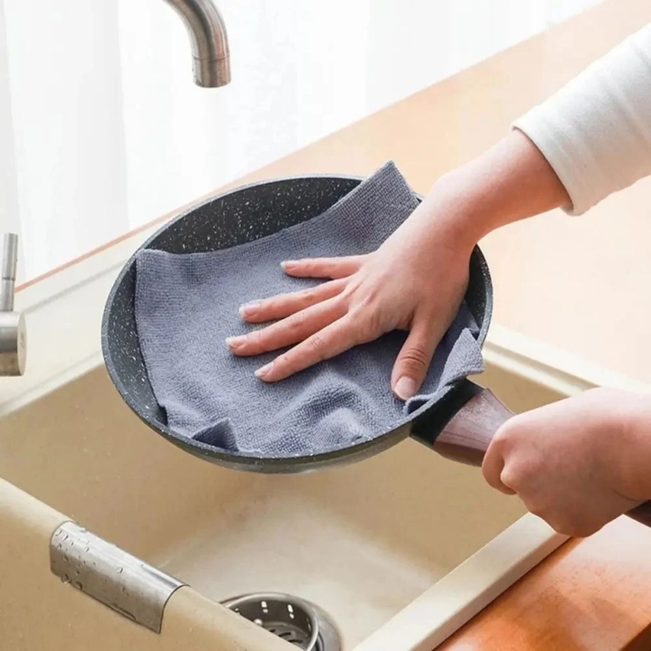 Mikroszálas törlőkendők tekercsben (30 darab), KitchRoll - Image 2