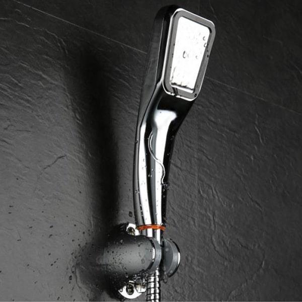 TurboShower, zuhanyzó erős vízsugárral és alacsony energiafogyasztással